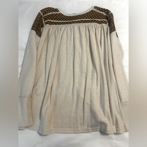 In Loom branded button front pullover top. Women's size small - Picture 7 of 11
